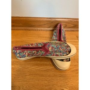 AMERICAN EAGLE Floral Print Shoes!